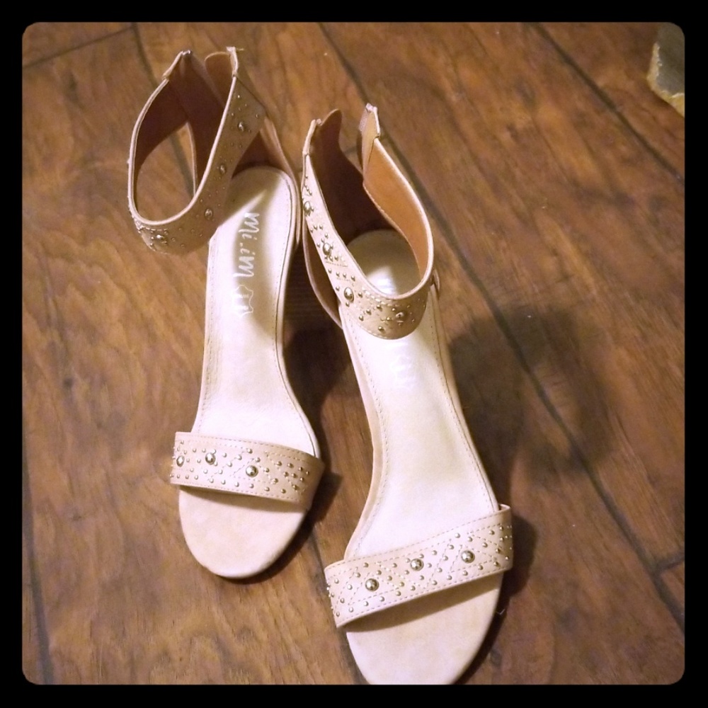 Mi im buckle shoes